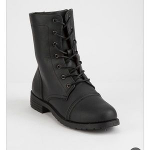 NWOT Wild Diva black combat boots vegan leather 6